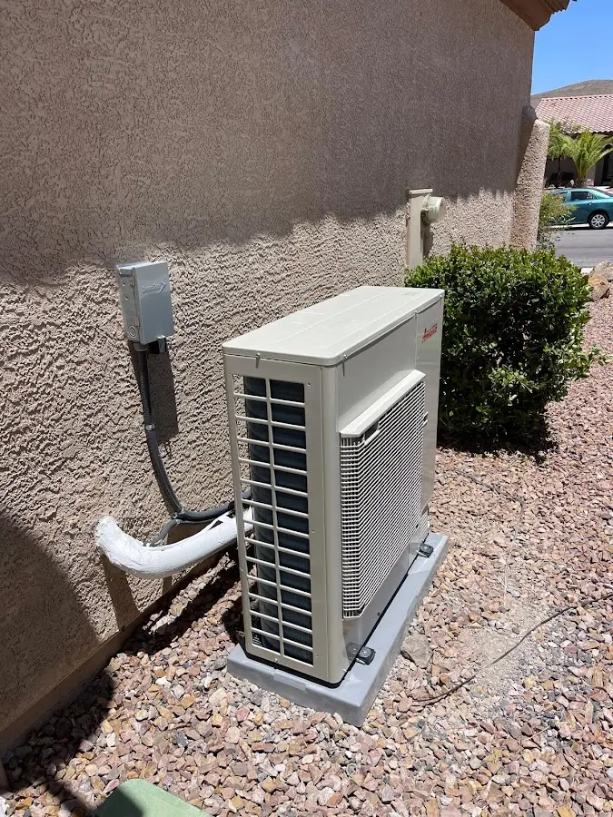 Residential air conditioning condenser unit in Port Salerno